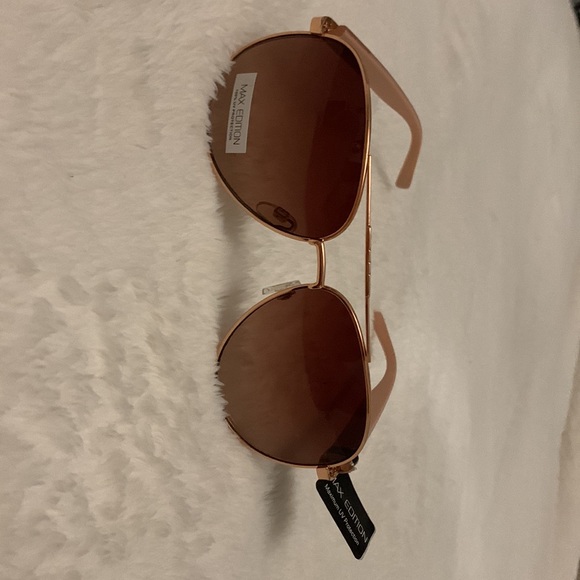 Max edition sunglasses 100% uv protected - Picture 2 of 3